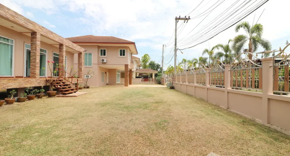 For sale 5 bedrooms house in Mueang Udon Thani, Udon Thani