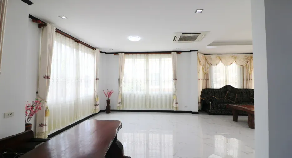 For sale 5 bedrooms house in Mueang Udon Thani, Udon Thani
