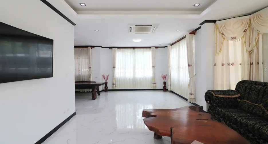 For sale 5 bedrooms house in Mueang Udon Thani, Udon Thani