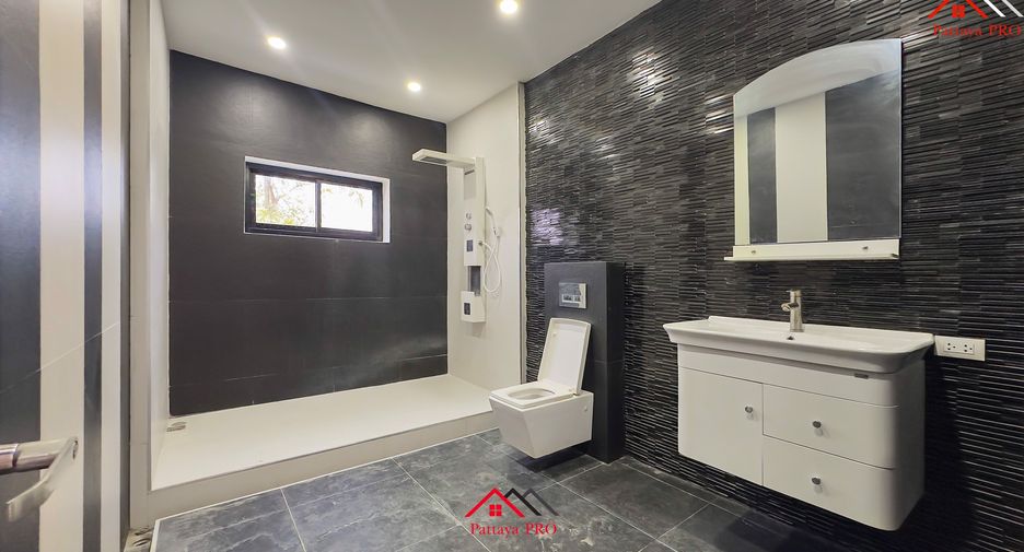 For sale 5 bedrooms house in Huay Yai, Pattaya