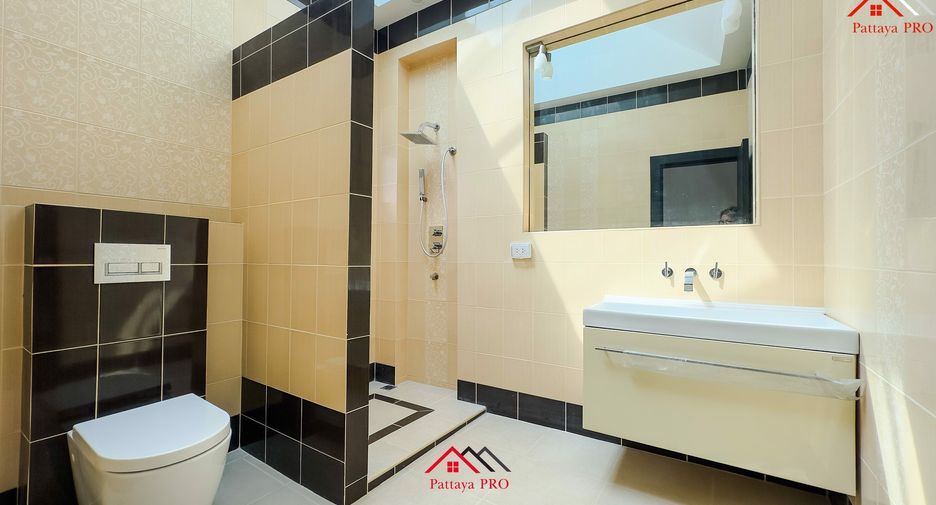 For sale 5 bedrooms house in Huay Yai, Pattaya