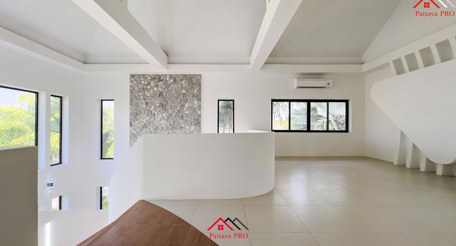 For sale 5 bedrooms house in Huay Yai, Pattaya