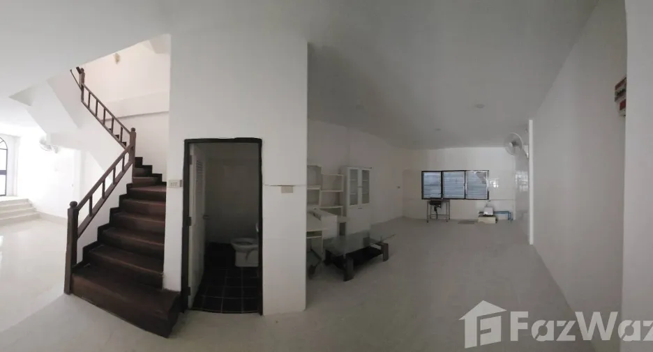 For rent 3 bedrooms townhouse in Chatuchak, Bangkok