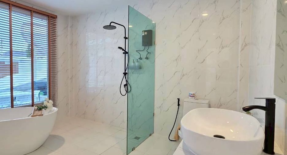 Casa en venta de 5 habitaciones en Bang Lamung, Chonburi