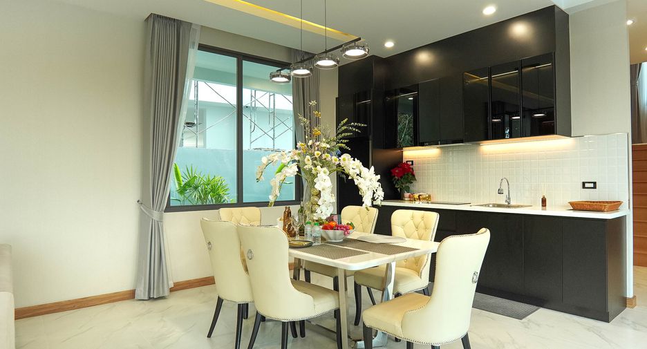Haus zum Kauf mit 4 Zimmer in Bang Lamung, Chonburi