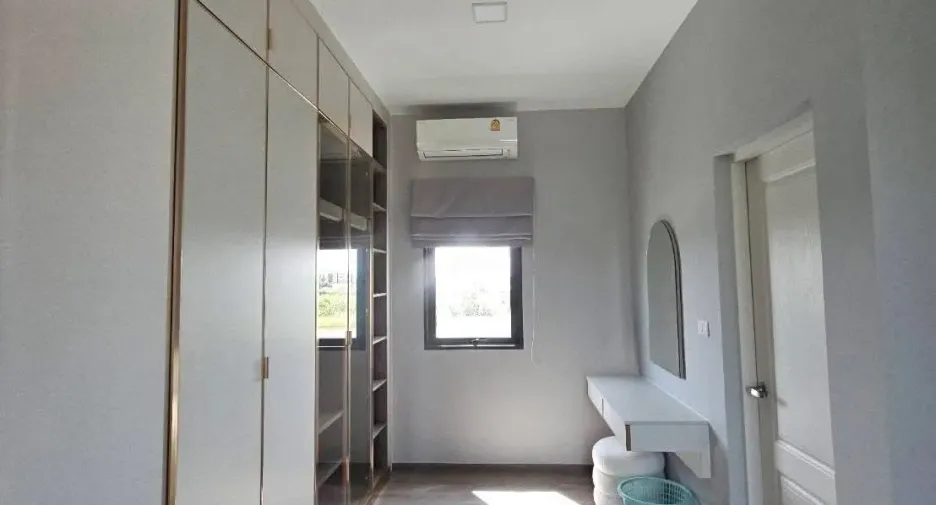 Casa en alquiler de 3 habitaciones en Bang Phli, Samut Prakan