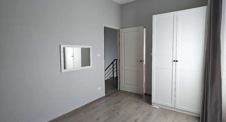 Casa en alquiler de 3 habitaciones en Bang Phli, Samut Prakan