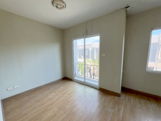 Casa adosada en venta de 3 habitaciones en Bang Phli, Samut Prakan