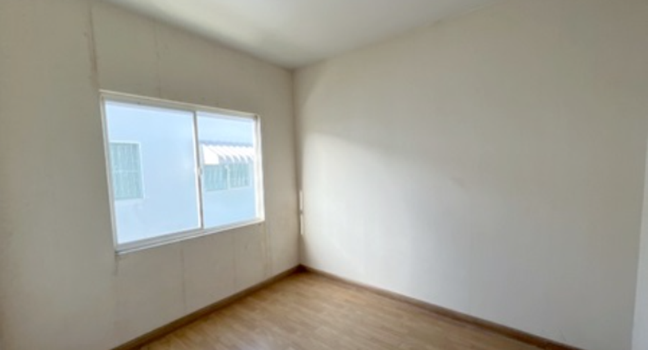 Casa adosada en venta de 3 habitaciones en Bang Phli, Samut Prakan