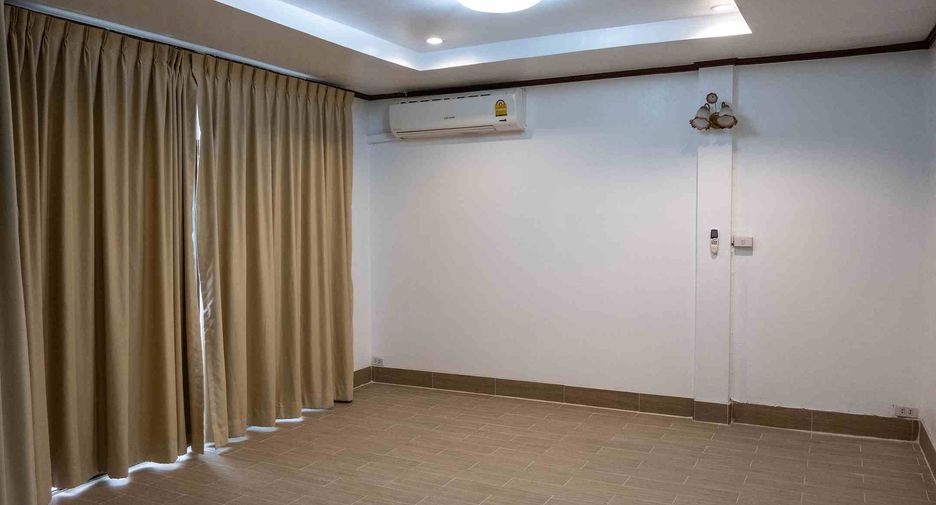 ให้เช่า 3 ห้องนอน ทาวน์เฮ้าส์ ใน คลองเตย, กรุงเทพฯ