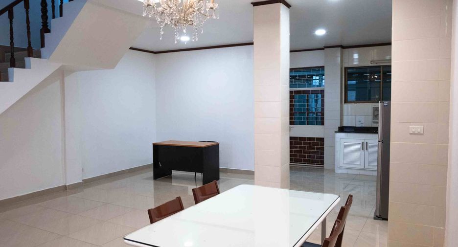 ให้เช่า 3 ห้องนอน ทาวน์เฮ้าส์ ใน คลองเตย, กรุงเทพฯ