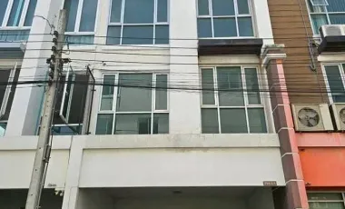 Local comercial en venta y en alquiler de 4 habitaciones en Lat Krabang, Bangkok