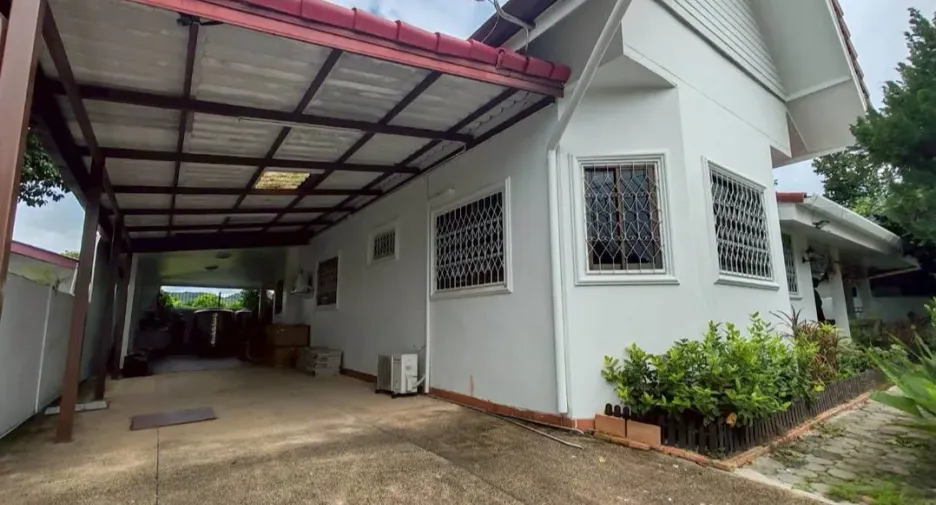 For sale 3 bedrooms house in Mueang Chiang Mai, Chiang Mai