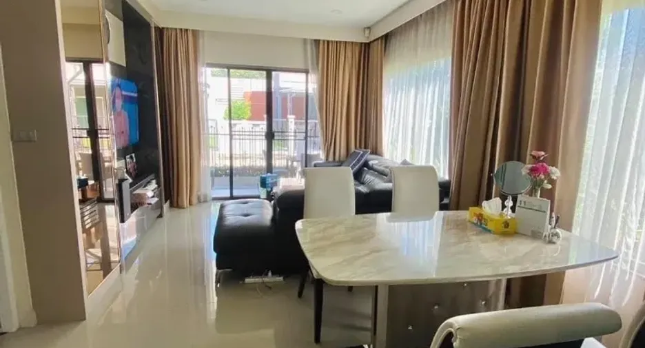 For sale 4 bedrooms house in Lat Krabang, Bangkok