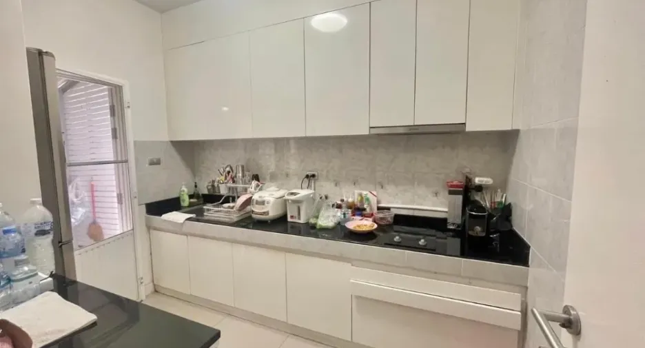 For sale 4 bedrooms house in Lat Krabang, Bangkok