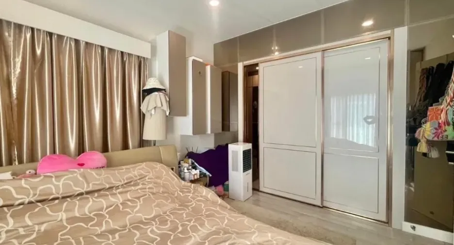 For sale 4 bedrooms house in Lat Krabang, Bangkok