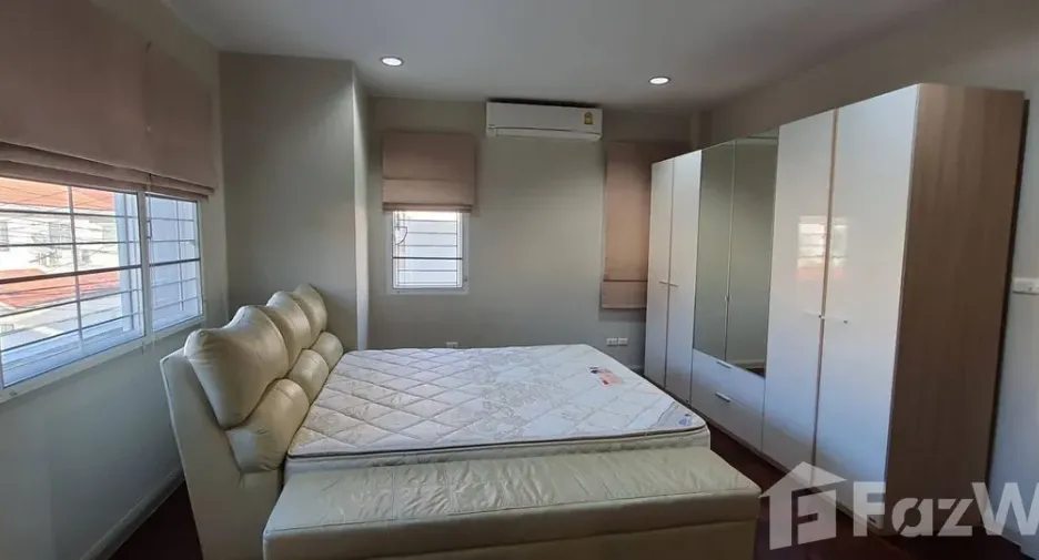 For sale 3 bedrooms house in Lat Krabang, Bangkok
