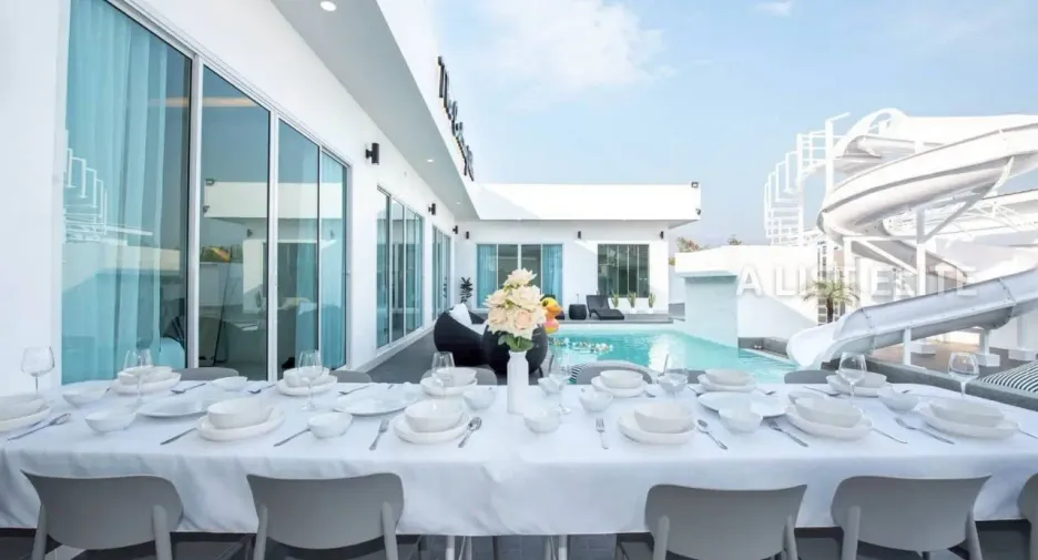 Casa en alquiler de 5 habitaciones en Bang Lamung, Chonburi