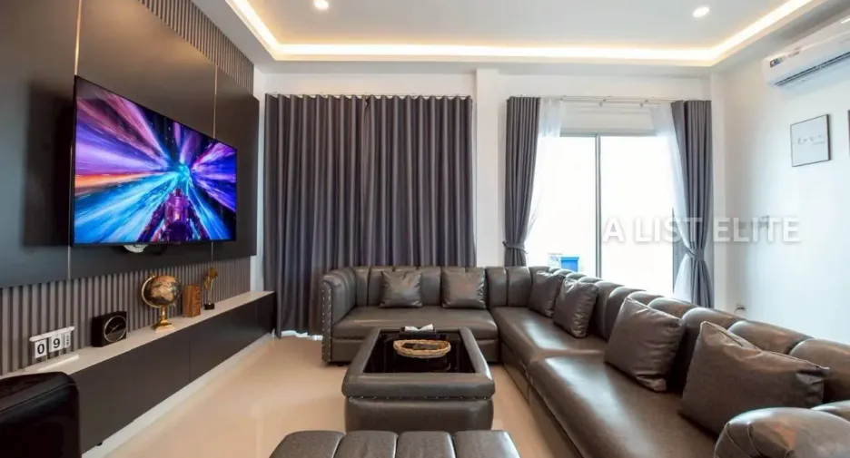 Casa en alquiler de 5 habitaciones en Bang Lamung, Chonburi