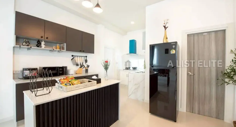 Casa en alquiler de 5 habitaciones en Bang Lamung, Chonburi