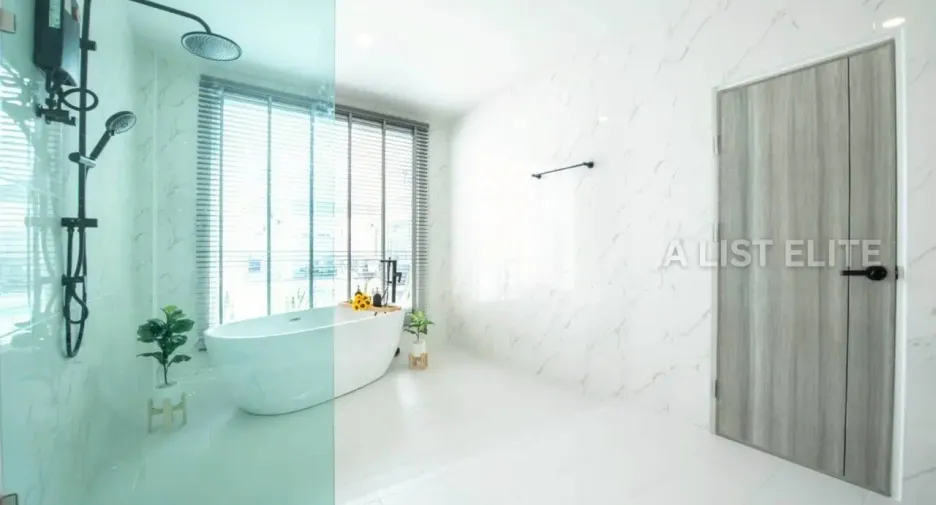 Casa en alquiler de 5 habitaciones en Bang Lamung, Chonburi
