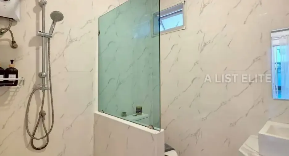 Casa en alquiler de 5 habitaciones en Bang Lamung, Chonburi