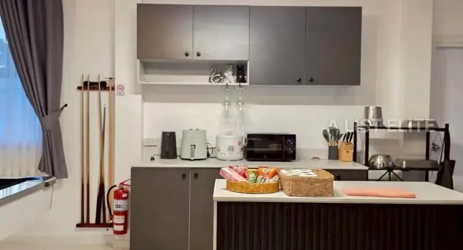 Casa en alquiler de 5 habitaciones en Bang Lamung, Chonburi