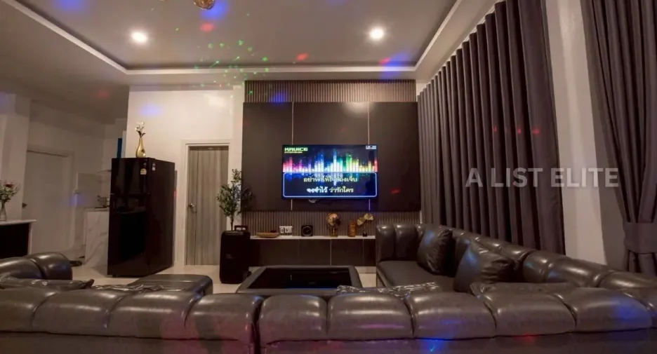 Casa en alquiler de 5 habitaciones en Bang Lamung, Chonburi