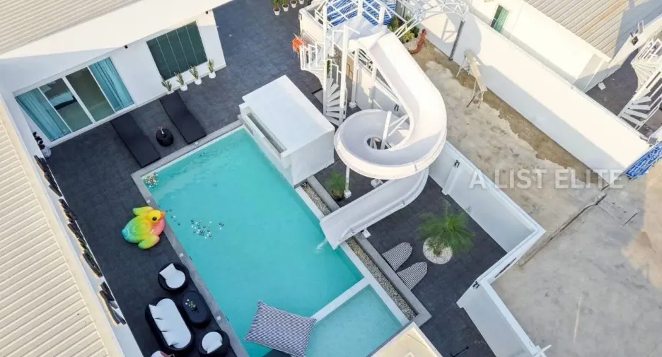 Casa en alquiler de 5 habitaciones en Bang Lamung, Chonburi