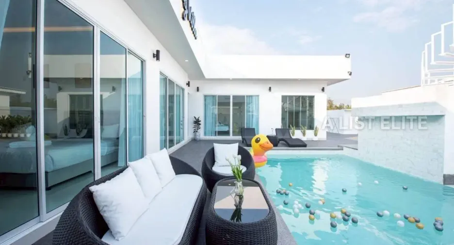 Casa en alquiler de 5 habitaciones en Bang Lamung, Chonburi