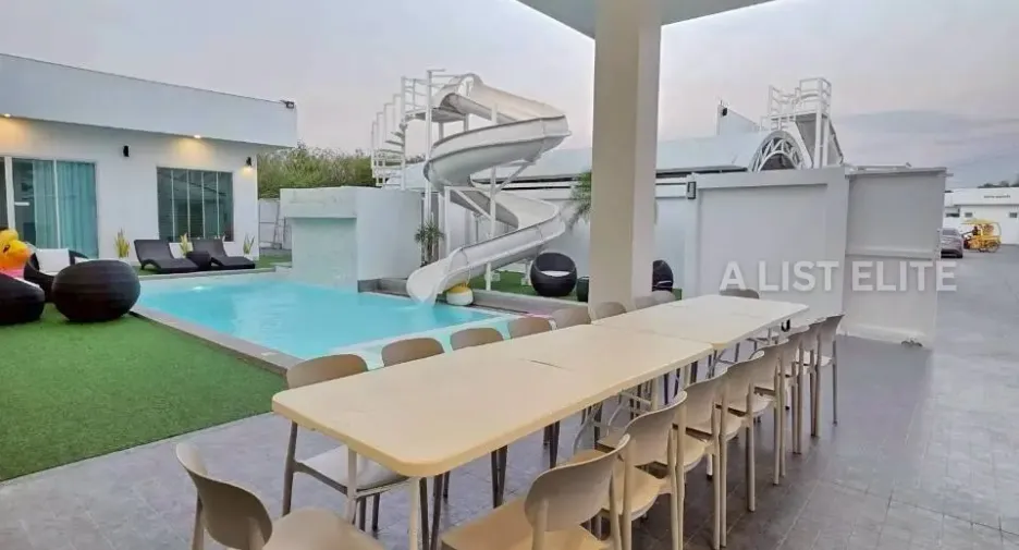 Casa en alquiler de 5 habitaciones en Bang Lamung, Chonburi