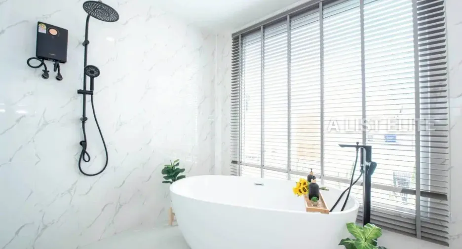 Casa en alquiler de 5 habitaciones en Bang Lamung, Chonburi