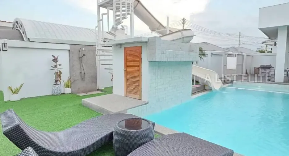Casa en alquiler de 5 habitaciones en Bang Lamung, Chonburi