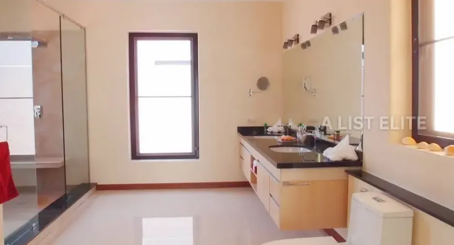 For sale 4 ベッドルーム house in Bang Lamung, Chonburi