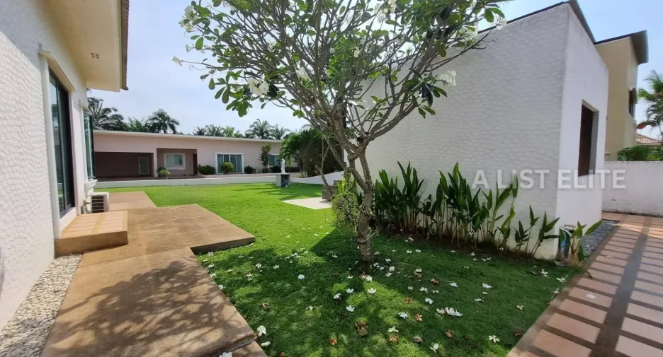 For sale 4 ベッドルーム house in Bang Lamung, Chonburi