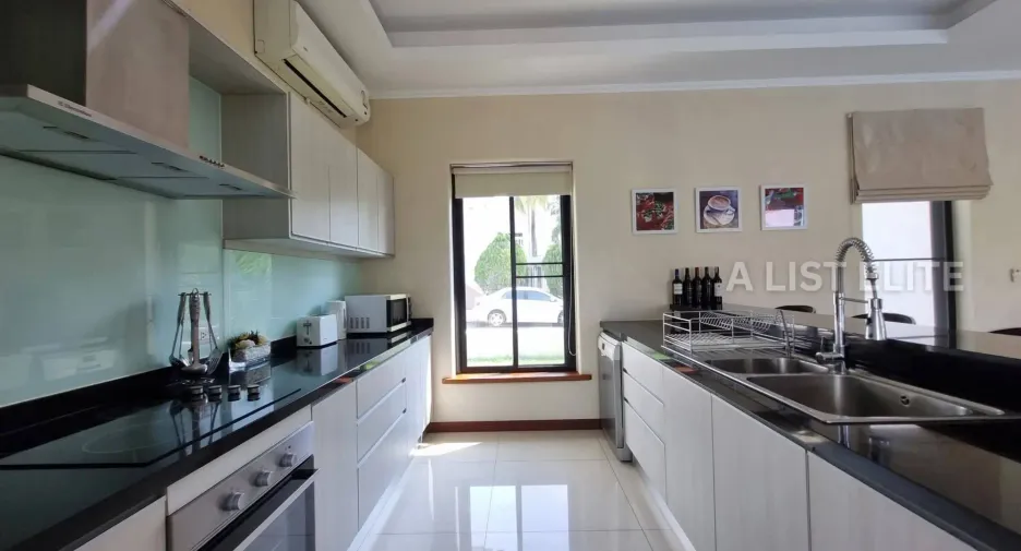 For sale 4 ベッドルーム house in Bang Lamung, Chonburi