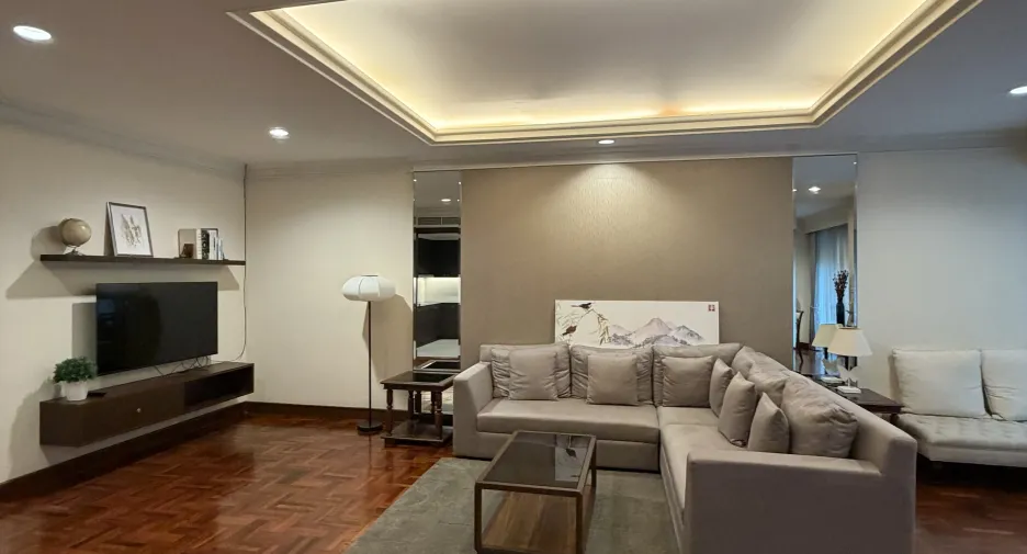 For rent 2 bedrooms condo in Pathum Wan, Bangkok