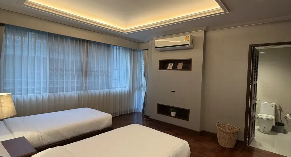 For rent 2 bedrooms condo in Pathum Wan, Bangkok