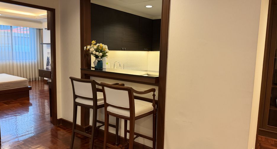 For rent 2 bedrooms condo in Pathum Wan, Bangkok