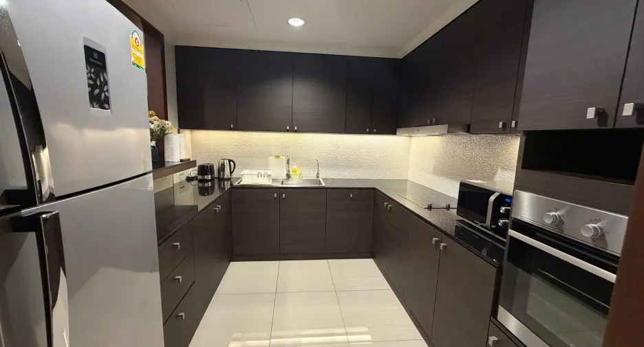 For rent 2 bedrooms condo in Pathum Wan, Bangkok