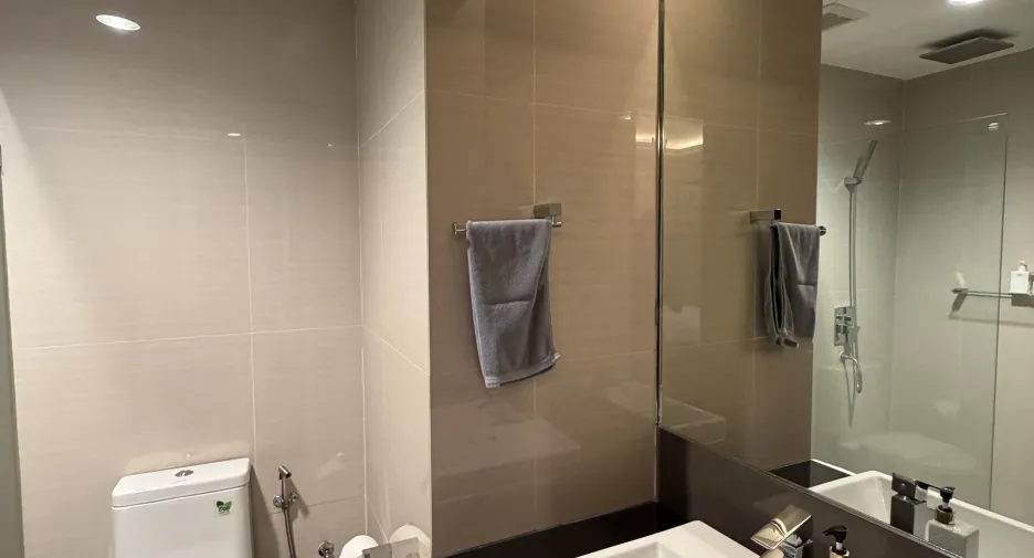 For rent 2 bedrooms condo in Pathum Wan, Bangkok