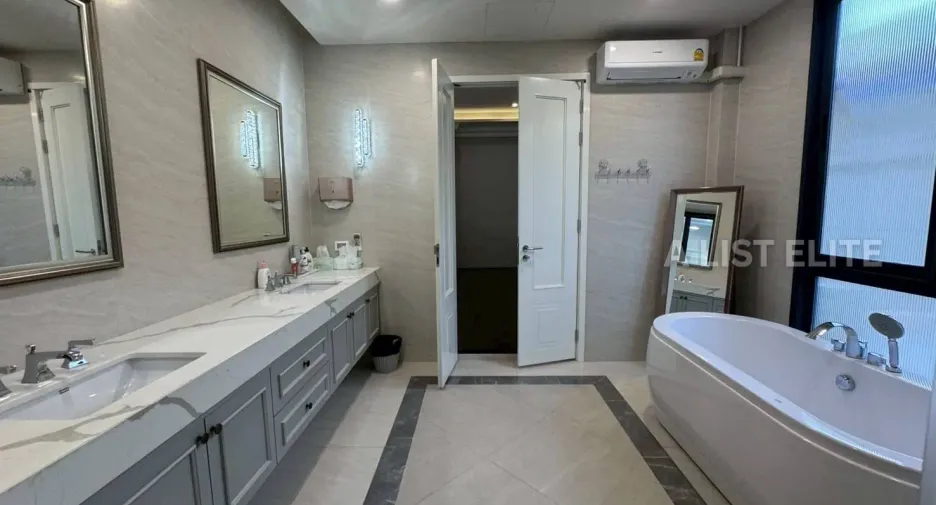 For rent 7 bedrooms house in Bang Lamung, Chonburi