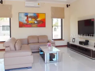 À louer 4 chambres maison à Bang Lamung, Chonburi