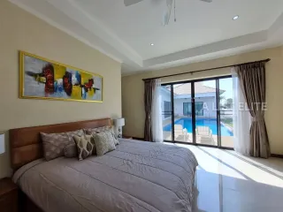 À louer 4 chambres maison à Bang Lamung, Chonburi
