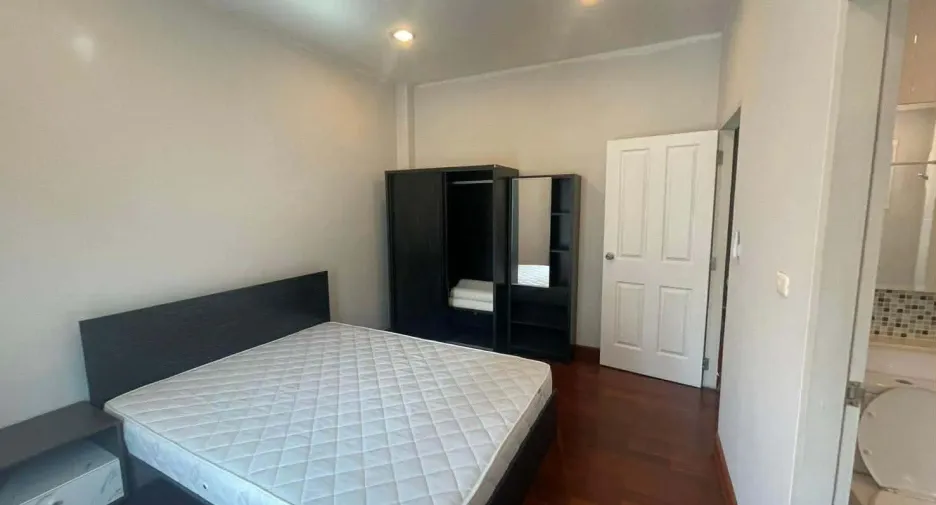 For rent 4 bedrooms house in Mueang Nonthaburi, Nonthaburi