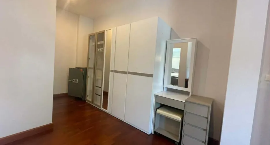 For rent 4 bedrooms house in Mueang Nonthaburi, Nonthaburi