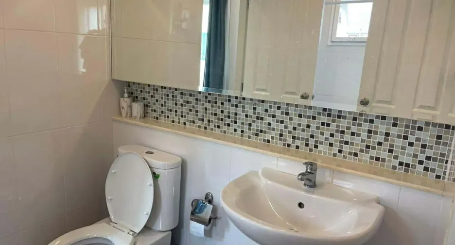 For rent 4 bedrooms house in Mueang Nonthaburi, Nonthaburi