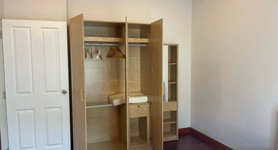 For rent 4 bedrooms house in Mueang Nonthaburi, Nonthaburi