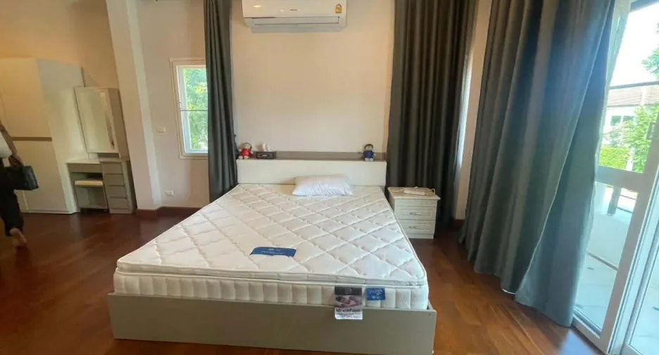For rent 4 bedrooms house in Mueang Nonthaburi, Nonthaburi