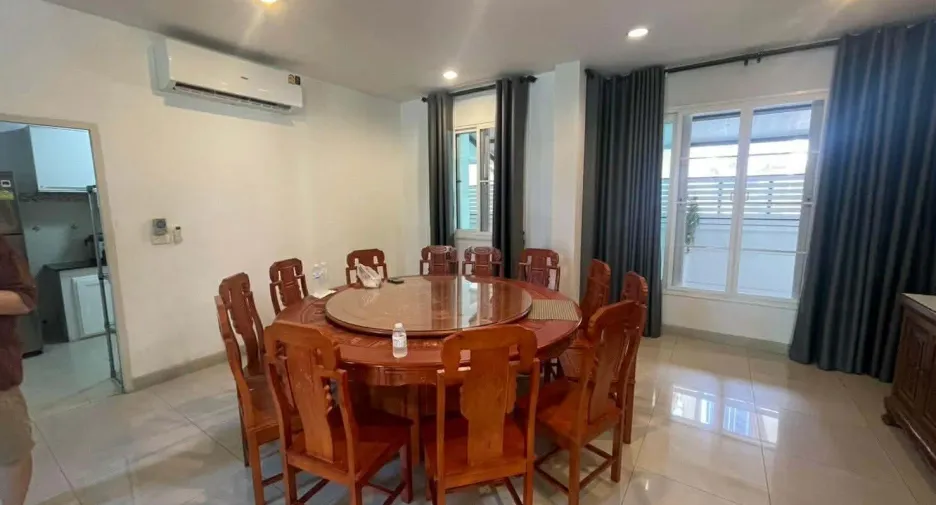 For rent 4 bedrooms house in Mueang Nonthaburi, Nonthaburi